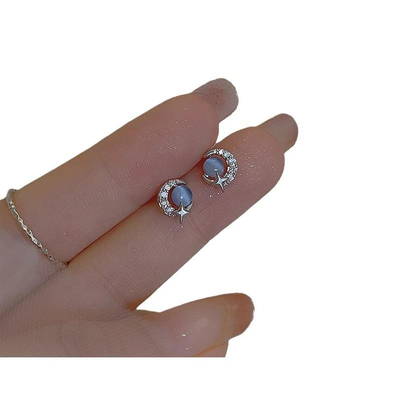 

Female Moon Planet Small and Niche Temperament Earrings