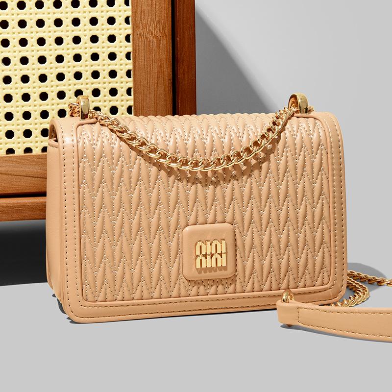 New Women's Versatile Bag Chain Small Square Bag Large Capacity Daily Commuting Diagonal Straddle Bag Women's Bag High End Trendy