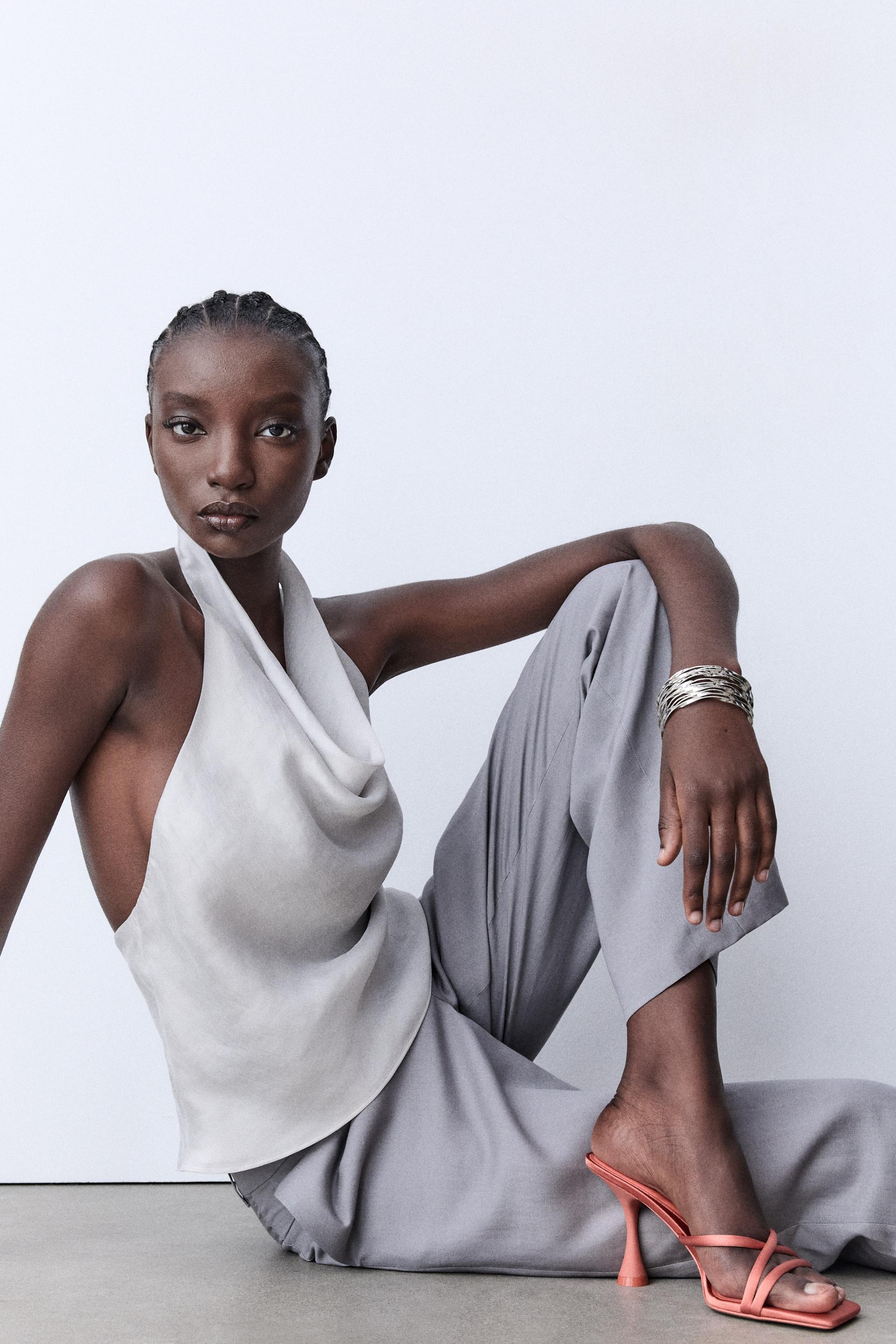 

АТЛАСНЫЕ САНДАЛИИ С РЕМНЯМИ КРЕСТ-КРЕСТ