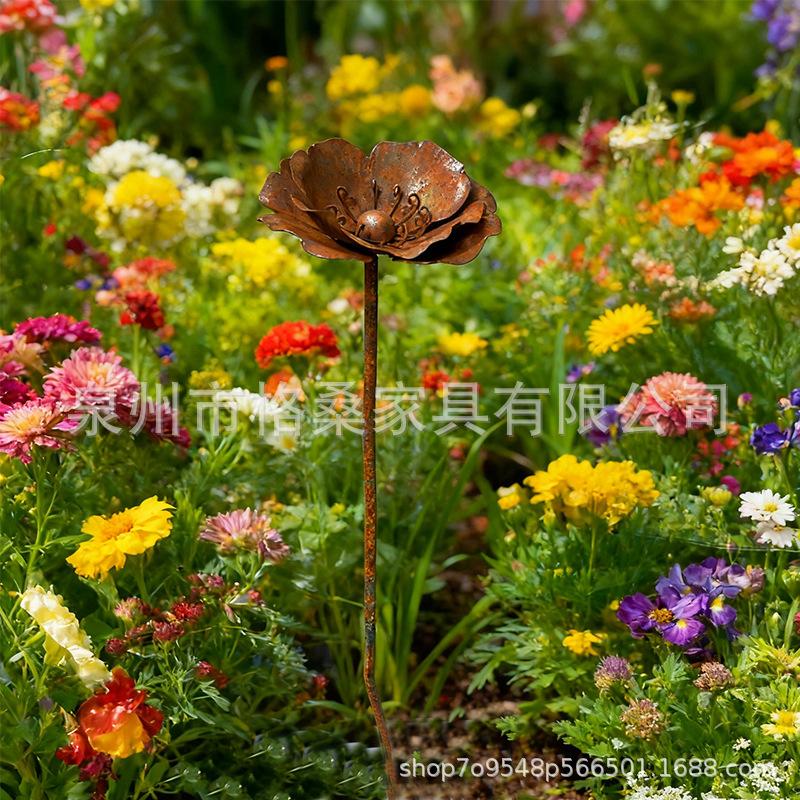 Outdoor Metal Garden Stake Flower Sculpture Decorative Yard Ornament Iron Flower Plant Stake for Lawn Patio Pathway Accent