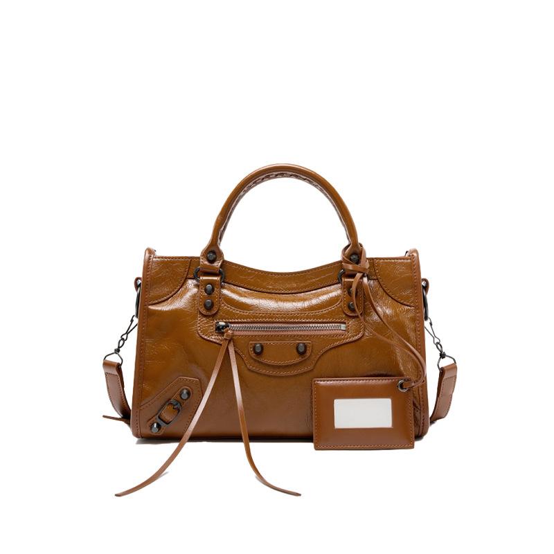Spice girl rivet locomotive bag retro messenger leather large capacity tote bag niche leather handbag women