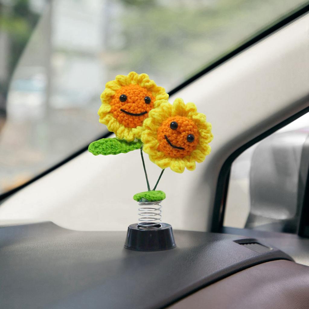 Creative Car Ornaments Hand-woven Car Shaking Flower Sunflower Plastic Car Interior Decoration Supplies.