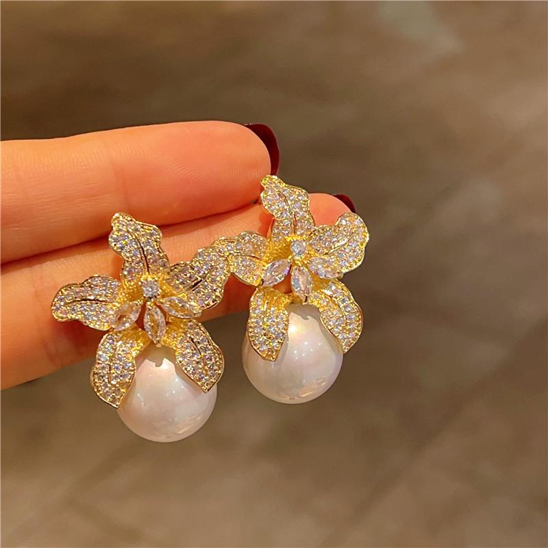 S925 Silver Needle Lily Earrings: Luxurious Pearls & Sparkling Diamonds for Women.