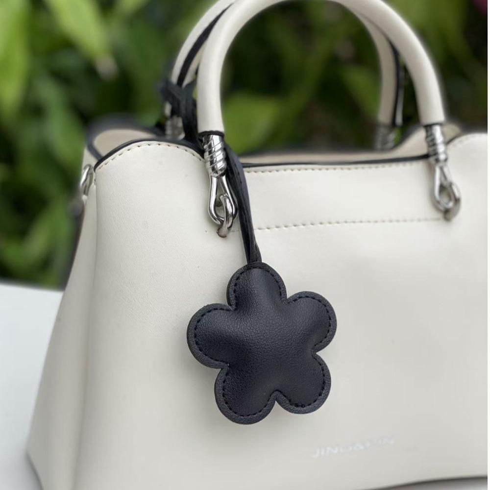 Trendy PU Leather Flower Keychain Solid Color Cartoon Car Keyring Personalized Backpack Hanging Decoration For Women Bag Pendant