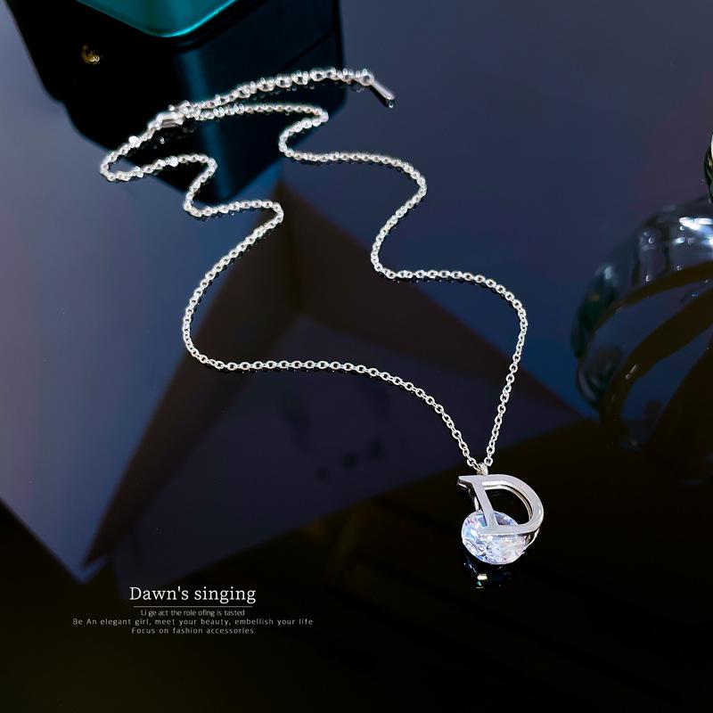 Легкая роскошь Минималистичный стиль D-образная печь Натуральное золотое ожерелье Женская цепочка на ключицу с украшениями