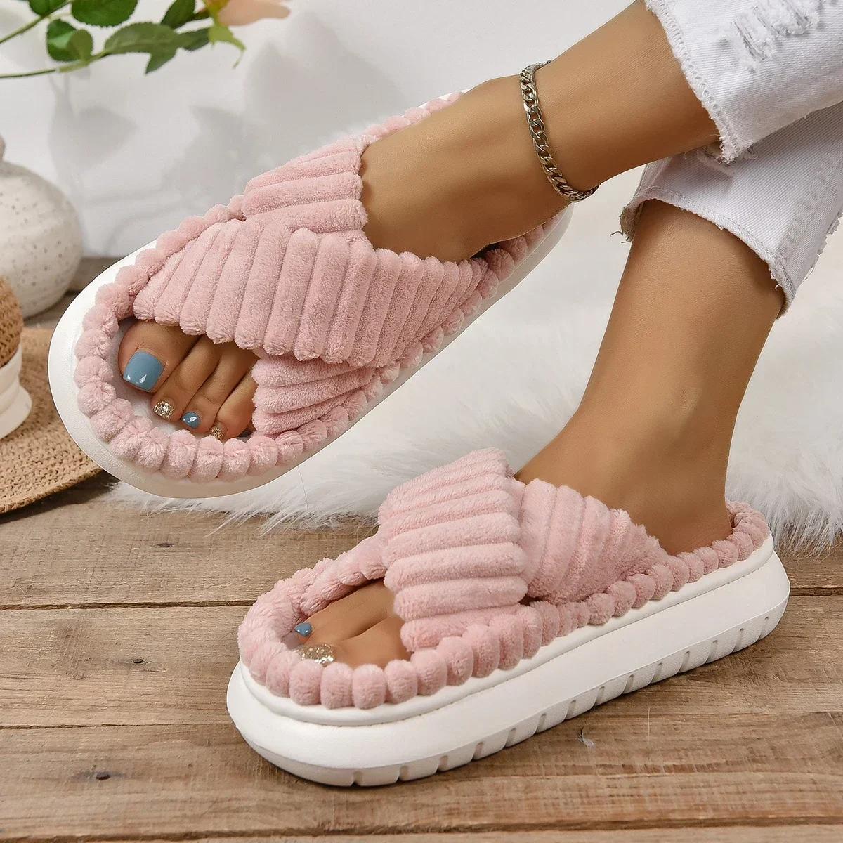 

Вельветовые домашние тапочки женские с перекрестными полосками толстые мягкие подошвы шлепанцы на платформе женские нескользящие домашние тапочки 2025 36-37 розовый