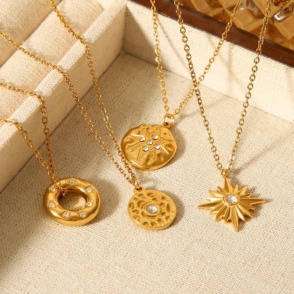 Hammered Texture Titanium Steel Necklace With Diamond Inlaid Eight Pointed Star Pendant On Round Plate Fashion High End Jewelry