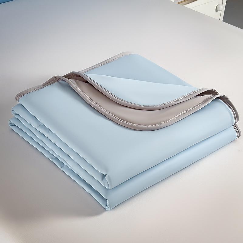 Soft and Comfortable Summer Quilt Cool Air Conditioner Cool Ice Cream Cool Silk Machine Wash Summer Quilt