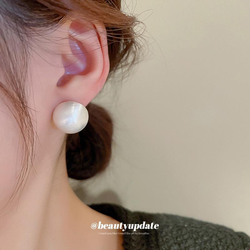 Silver needle hemisphere metal stud earrings Korea's new light luxury brushed design earrings fashion temperament earrings