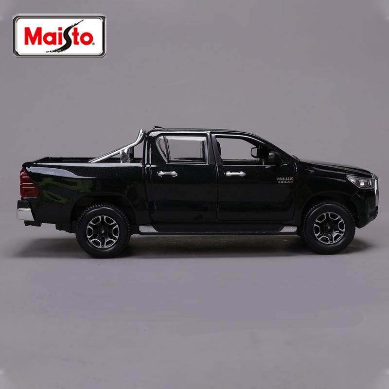 På lager Maisto 1:27 Toyota Hilux Pickup Series Simulering Legering Miniatyr Støpt Bilmodell Tilpasset Gutt Leketøy Samling Gave