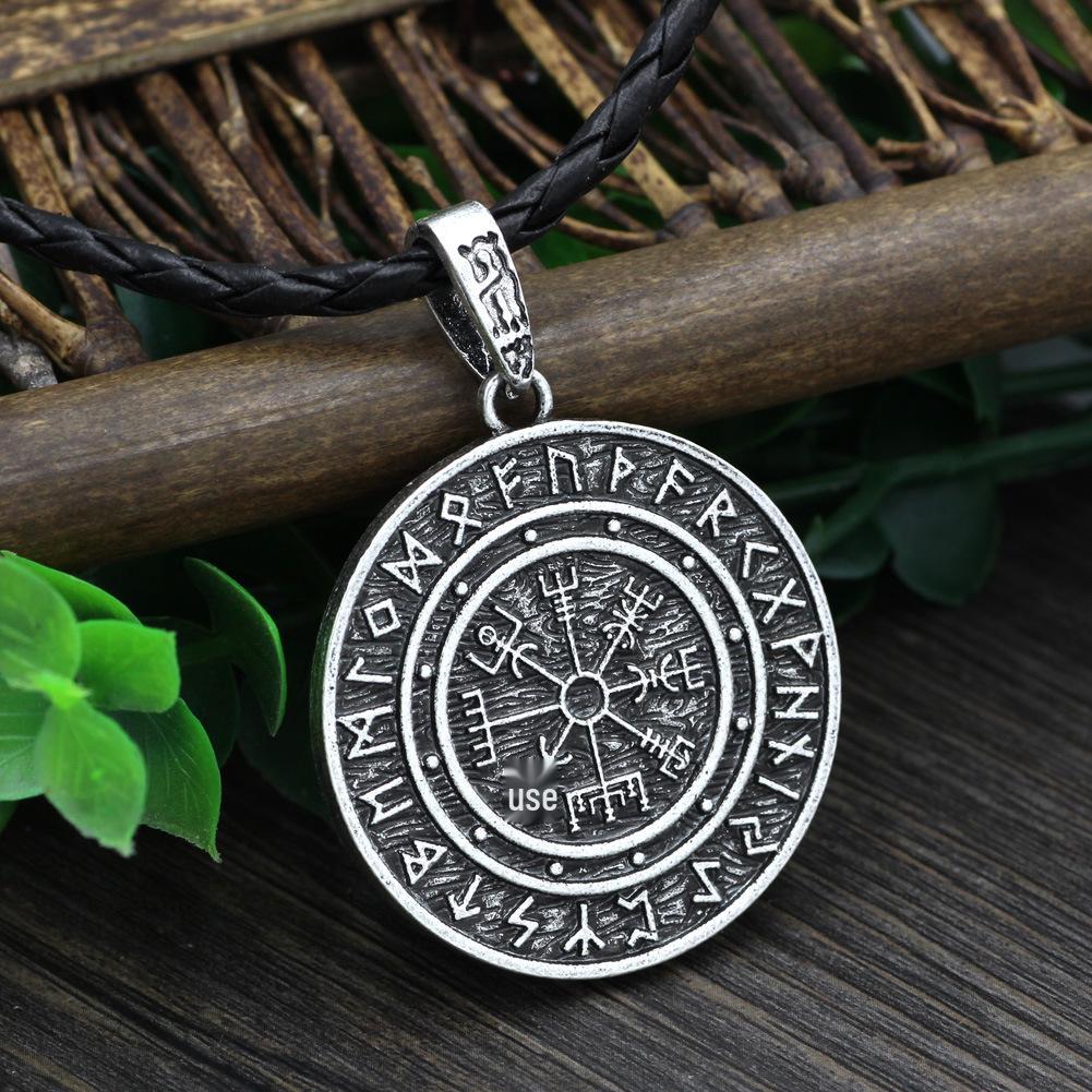 Nordic Viking Runes Compass Pendant Necklace - Men's Trendy Accessory