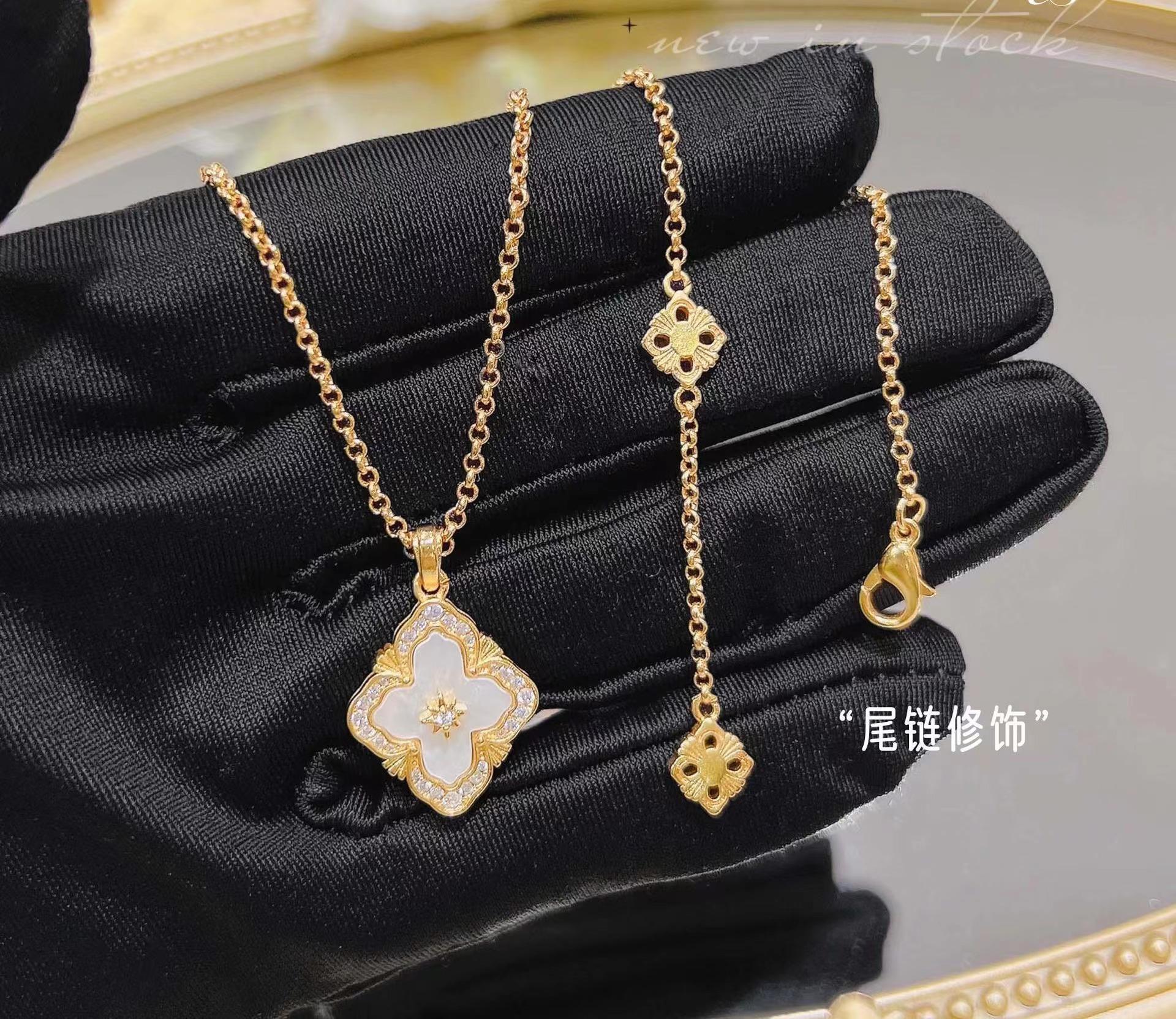 

Italian Retro Court Style Blati White Fritillary Set Four-Leaf Clover Bracelet Agate Necklace Ring