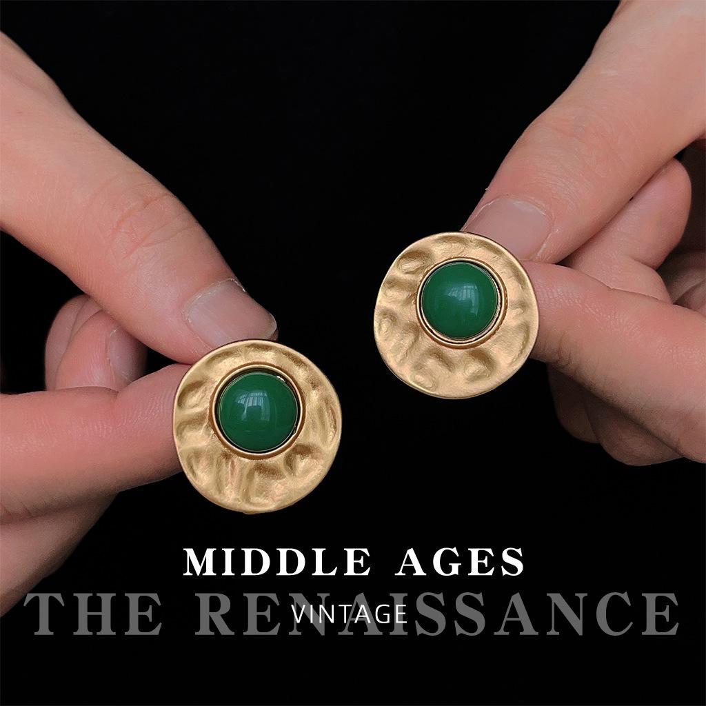 Light medieval old money wind round emerald earrings retro dumb gold stud earrings temperament earrings