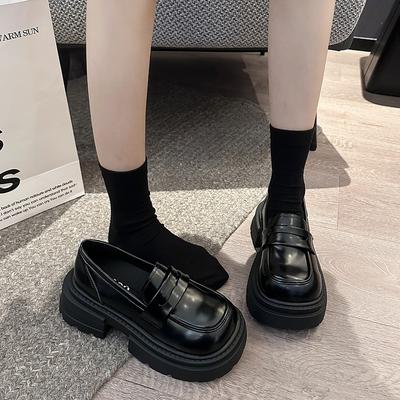 Estilo britânico preto retrô versátil plataforma sapatos pequenos de couro feminino 2025 novo primavera e outono mocassins franceses de um pedal