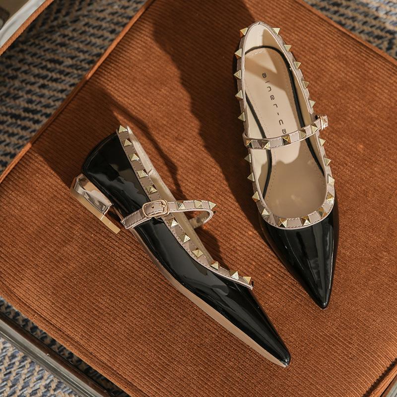 2221 [sheepskin] Flat-bottomed Rivet Single Shoes Women's Thick Heel Autumn 2025 New Pointed Patent Leather Mary Jane Shoes