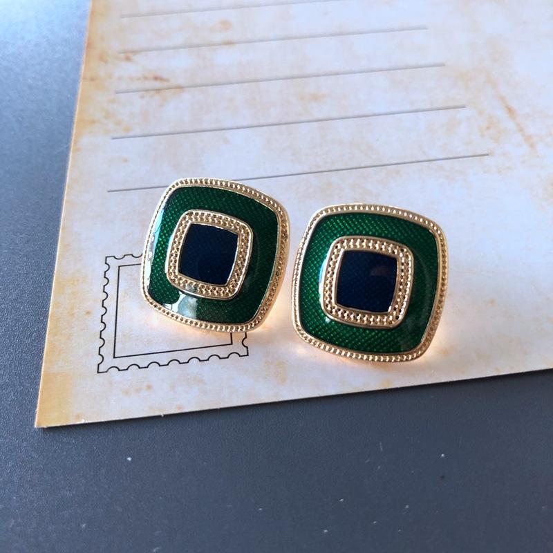 Vintage Women Baroque Green Color Pearl Enamel Earrings Trendy Palace Round Heart Shape Stud Earring Exquisite Lady Stud Earing