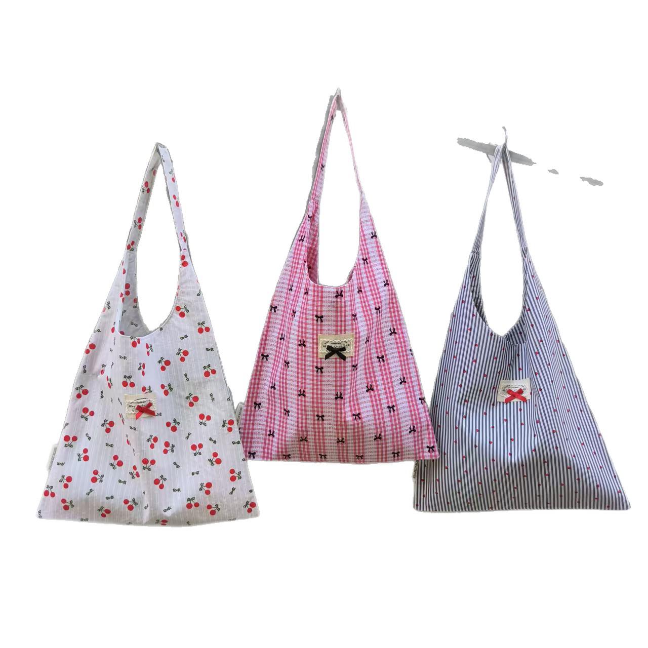 

Летняя милая холщовая сумка на плечо с принтом бантика для студентов - Повседневная треугольная сумка-тоут для покупок Black Heart Red Bow Canvas Bag