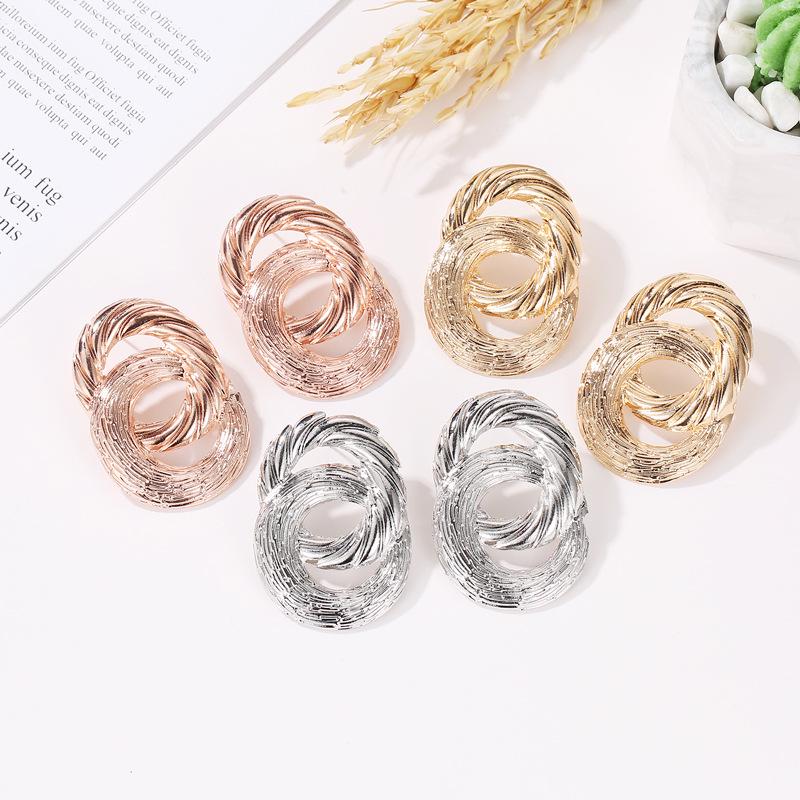 Fashion Circle Twist Earrings Geometric 8 Word Pattern Earrings Personality Female Jewelry ADM