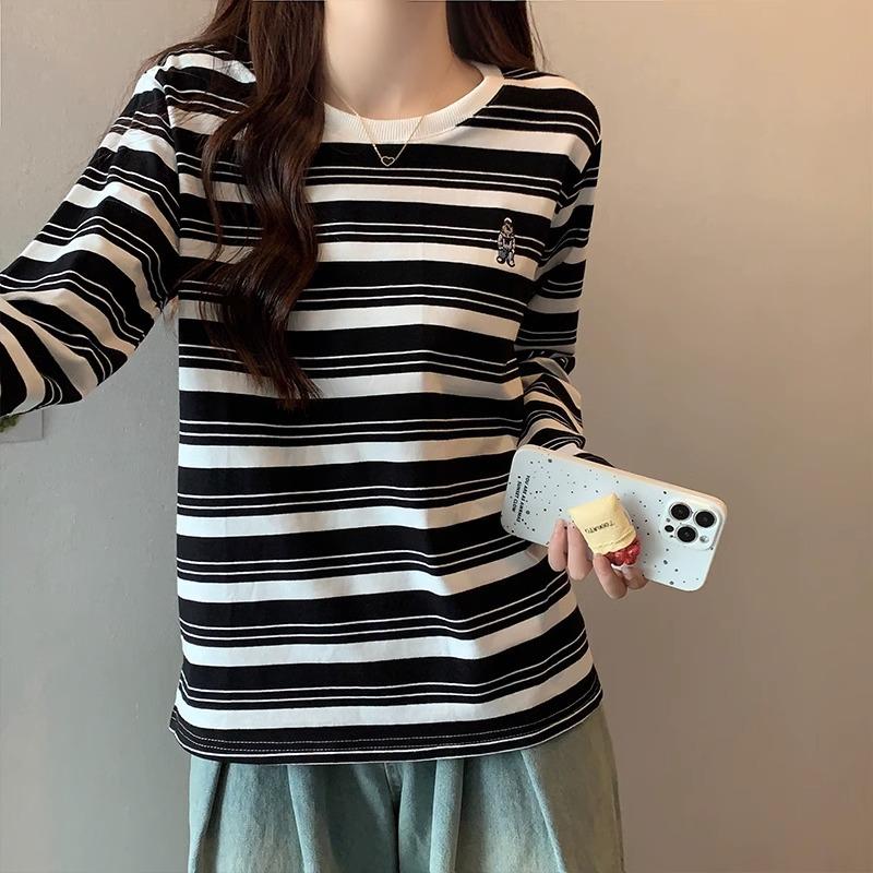 Retro Kontrastfarben gestreiftes T-Shirt im Hongkong-Stil Damen Langarmdesign mit einzigartiger Stickerei Reiner Baumwolle Lockeres Unterhemd Top Herbst