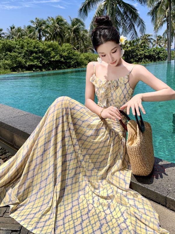 

Elegant Wildflower Plaid Ruffle Strap Dress Small