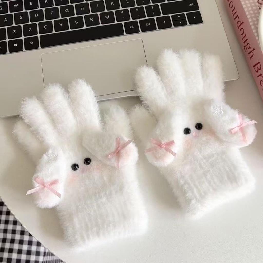 Women's Winter 2025 Retro Plaid Kitty Gloves: Warm Five-Finger Cycling Cold Protection