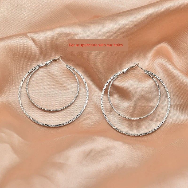 

Double Circle Exaggerated European and American Fashion All-Match Street Shot Earrings 5cm 1 Pair of Earrings with Pierced Ears