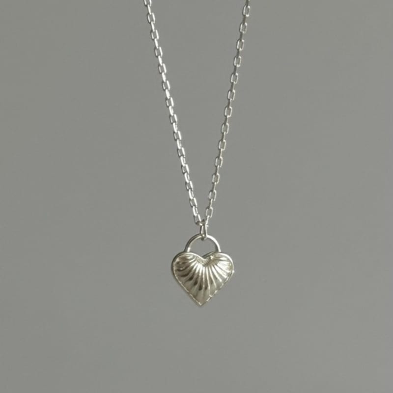 

THE BORING mini heart necklace silver