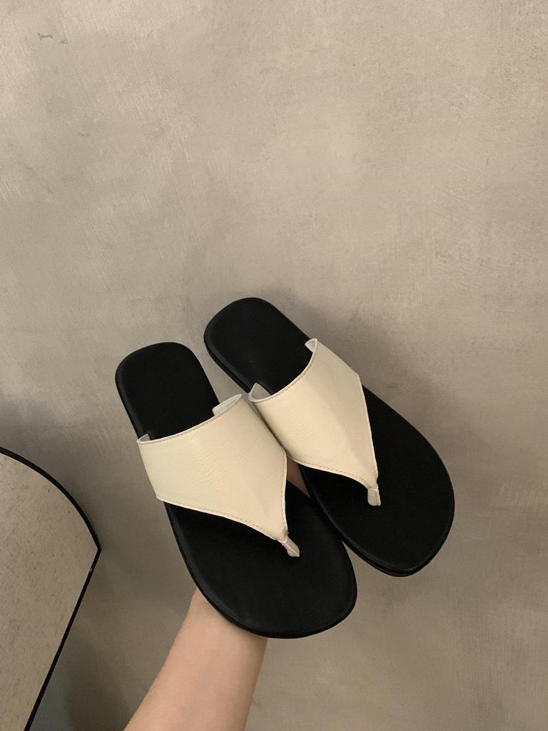 Niche flat-bottomed sandals women's shoes outer wear 2025 new summer fashion Roman shoes cool slippers beach shoes