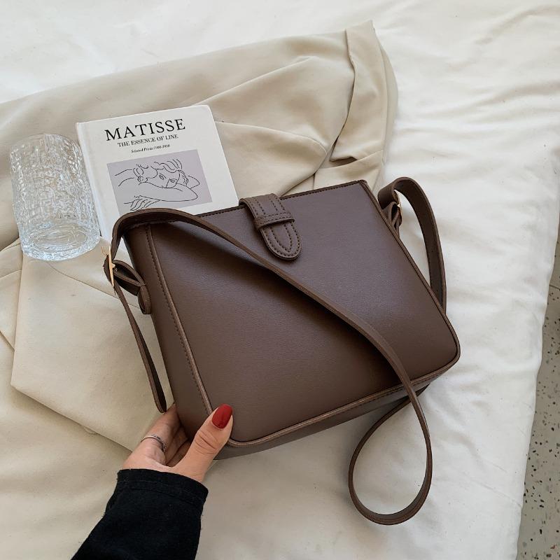 Fashionable Large-capacity Crossbody Bag with Shoulder Strap - Versatile Commuter Bucket Bag