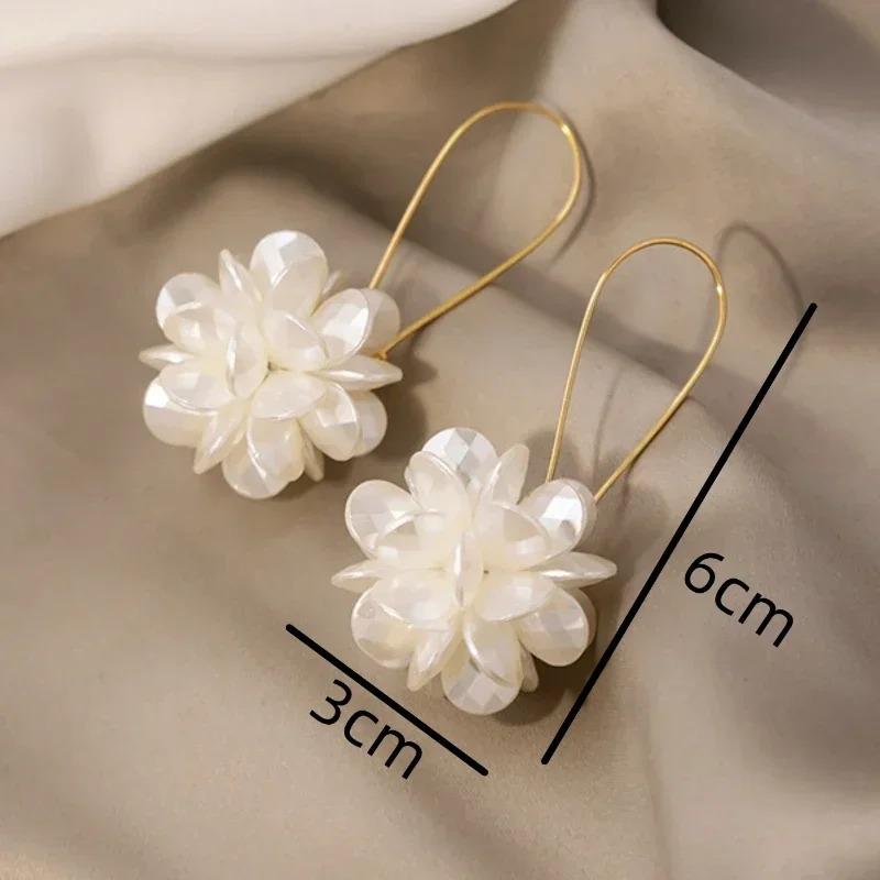 Women's Pearl Petal Ball Earrings Fashion Trend Long Flower Ball Earrings DIY Geometric Ear Buckle Party Holiday Jewelry Gifts