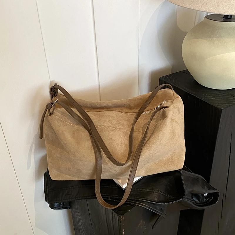 Large capacity monochromatic velvet shoulder bag  zipper  simple fashion bag  soft  popular  versatile bag  high quality