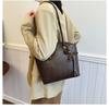 Exquisite retro tote bag women's new large-capacity commuter bag versatile casual shoulder shopping bag