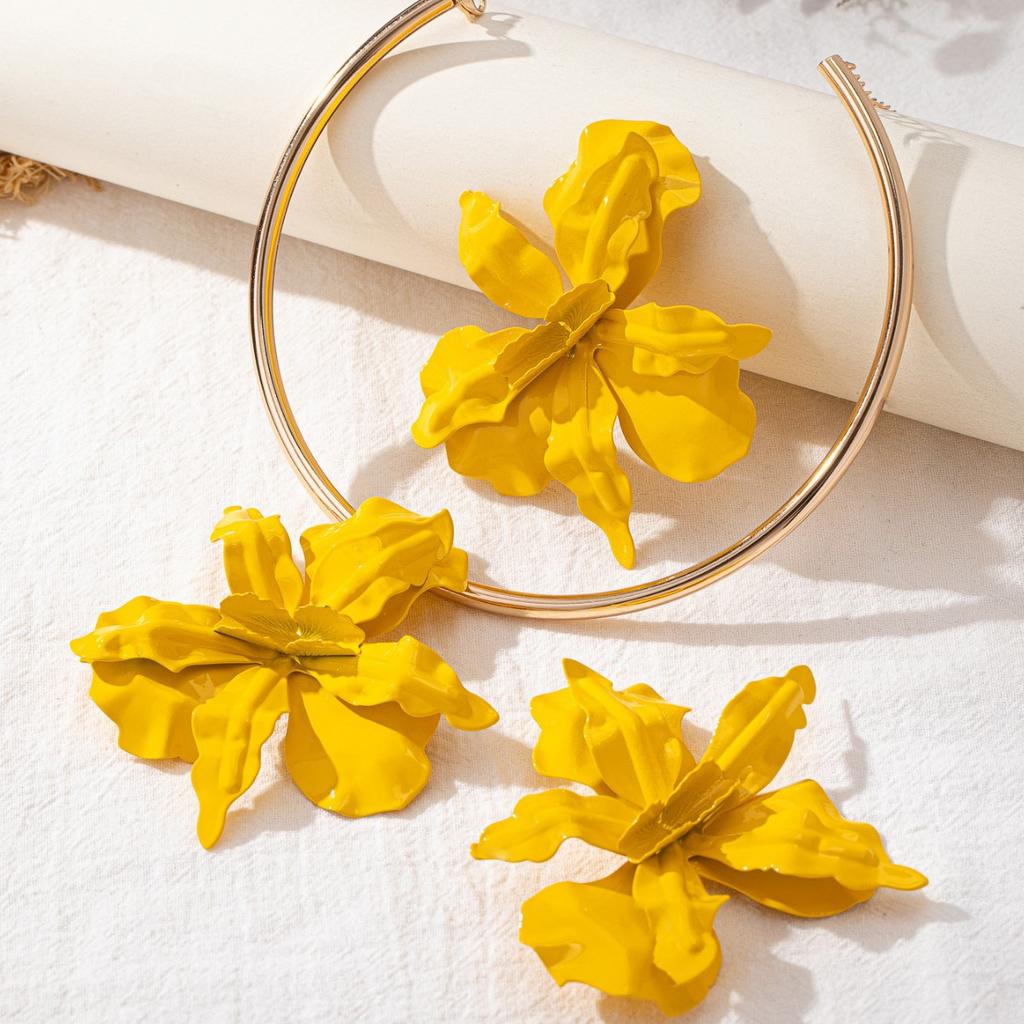 Personalized Exaggerated Flower Pendant Collar Earrings Set Women'S Fashion Street Shot Irregular Petal Jewelry