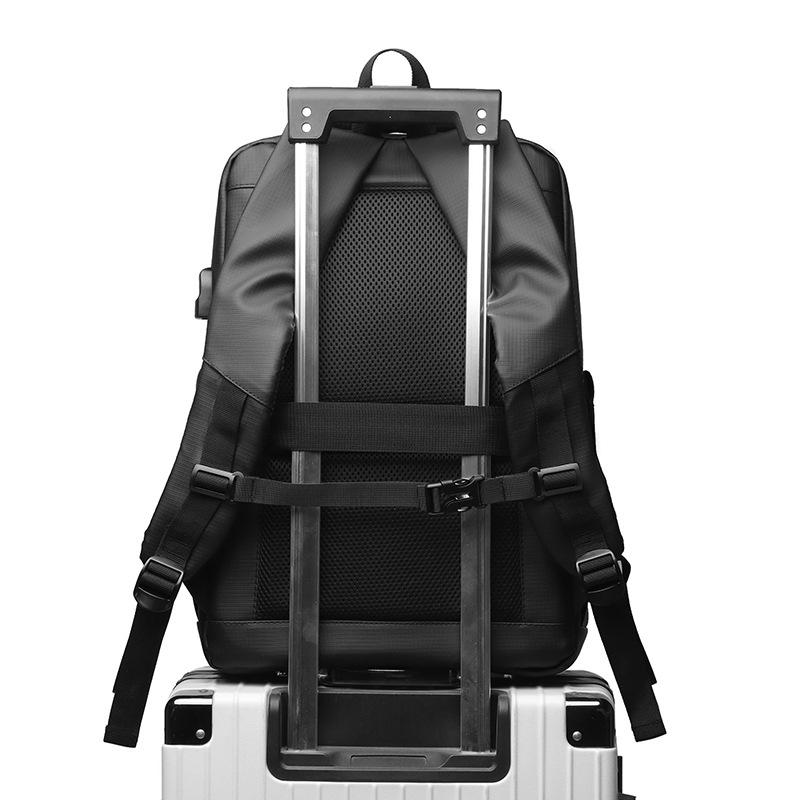 Men's High-Capacity Laptop Backpack for Fashionable Business Travel and Commute