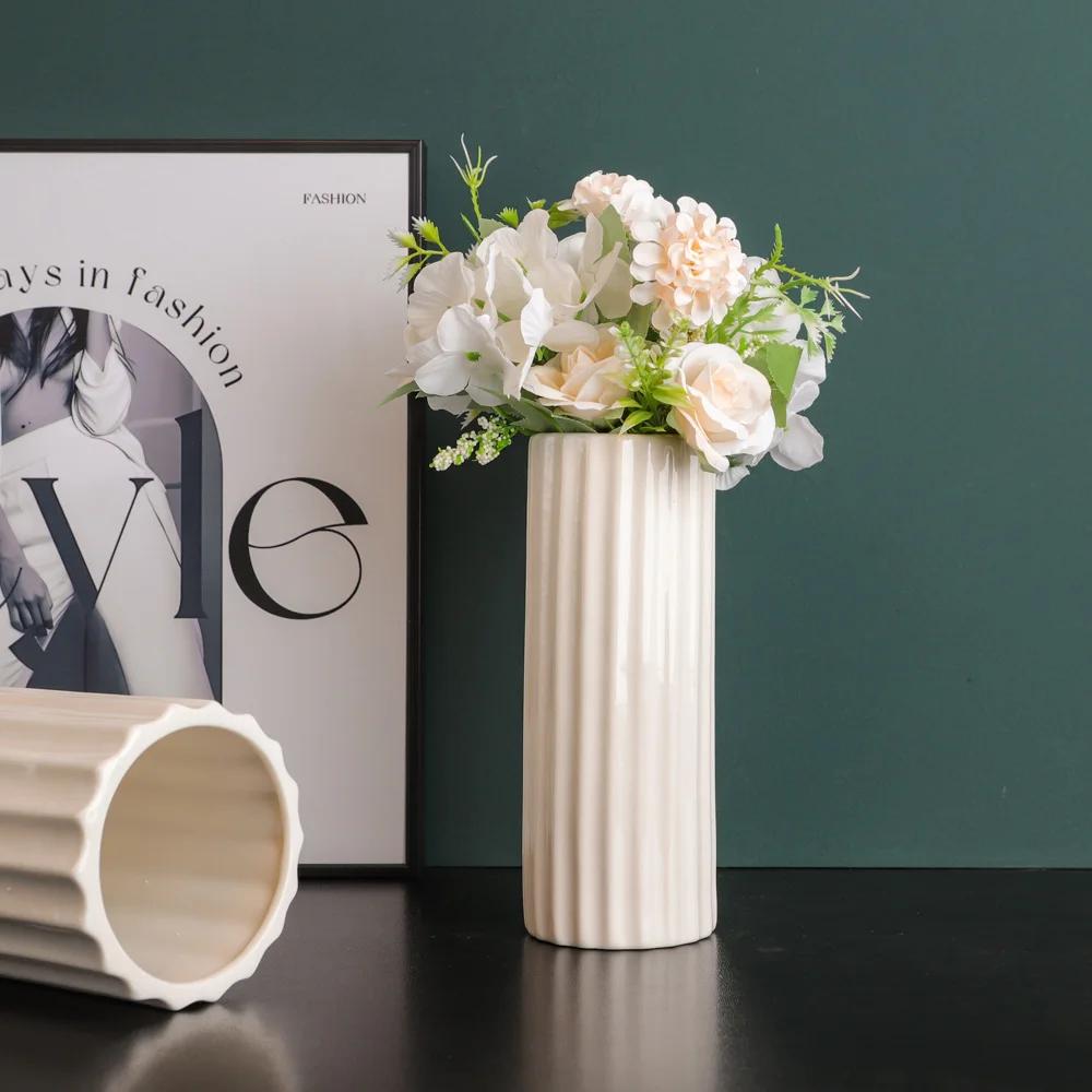 Home Decorative Ceramic Vertical Line Vase, Modern Glazed White Vases, Stylish Simple Stlye Vase For Fresh Or Artifical Flowers