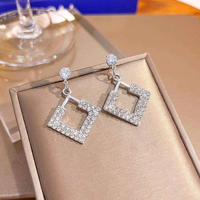 

Корейские трендовые серьги-пусеты с микропаве из бриллиантов, сверкающий полый квадратный и круглый дизайн с серебряной иглой