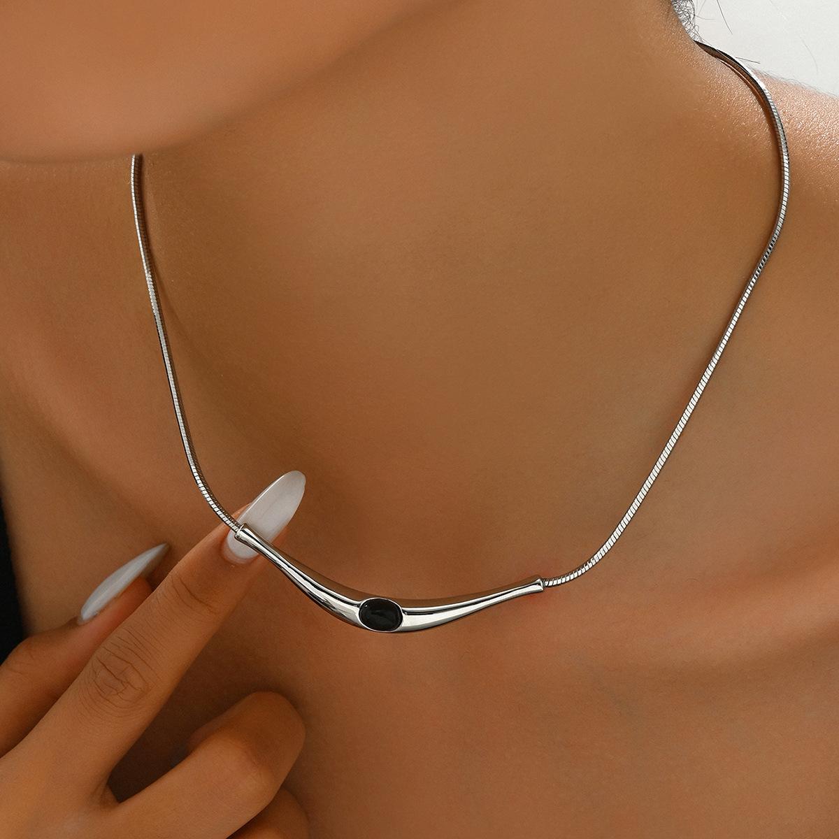

Модное женское ожерелье с индивидуальным дизайном в виде полумесяца, инкрустированное черным агатом, длинная цепочка на ключицу