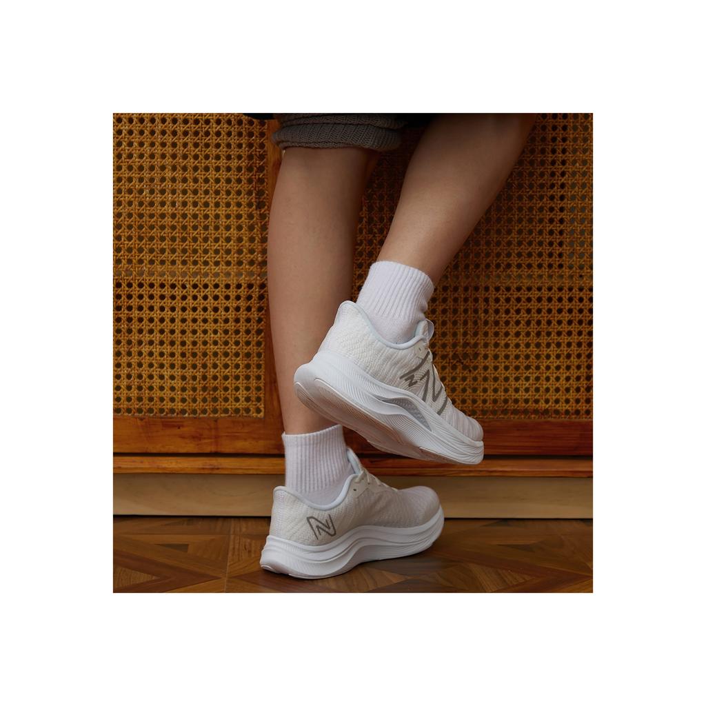 New Balance Sneakers da Donna FuelCell Propel v4 Bianco Quarzo Grigio WFCPRLW4