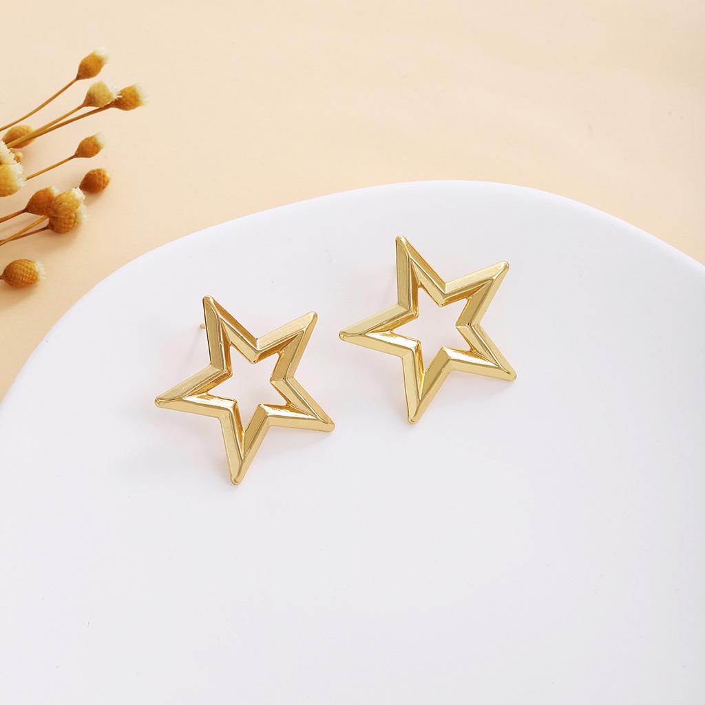 Spiral Maple Leaf Love Hollow Irregular Earrings, Heavy Industry Advanced Sense Metal Style Fashion Temperament Earrings