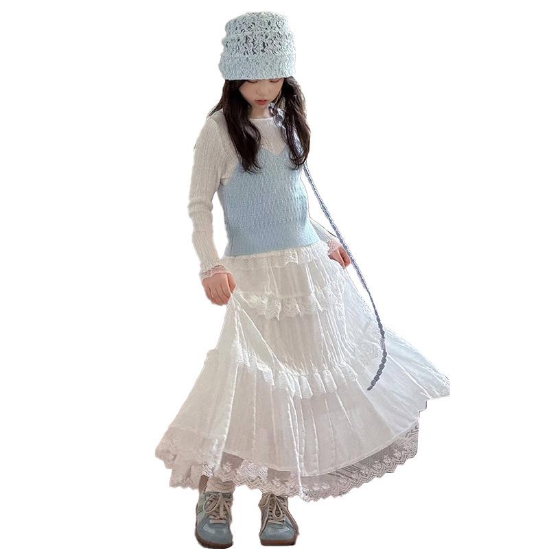 Dívčí módní třídílná sada na podzim 2025: Krajková sukně, svetr a tílko