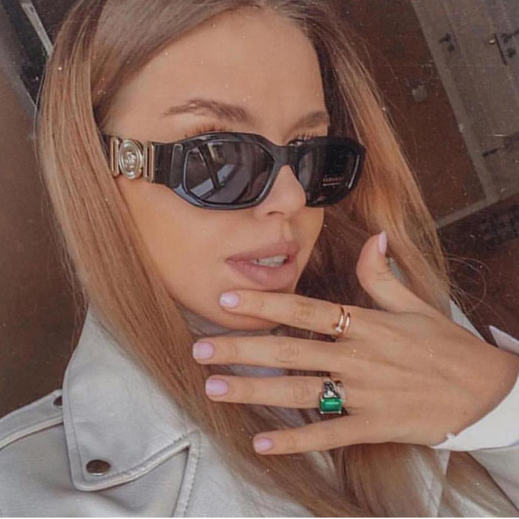 Nowe małe okulary przeciwsłoneczne w pudełku, trendy europejskie i amerykańskie, okulary przeciwsłoneczne z wielokątnymi okularami i spersonalizowanym wzorem.