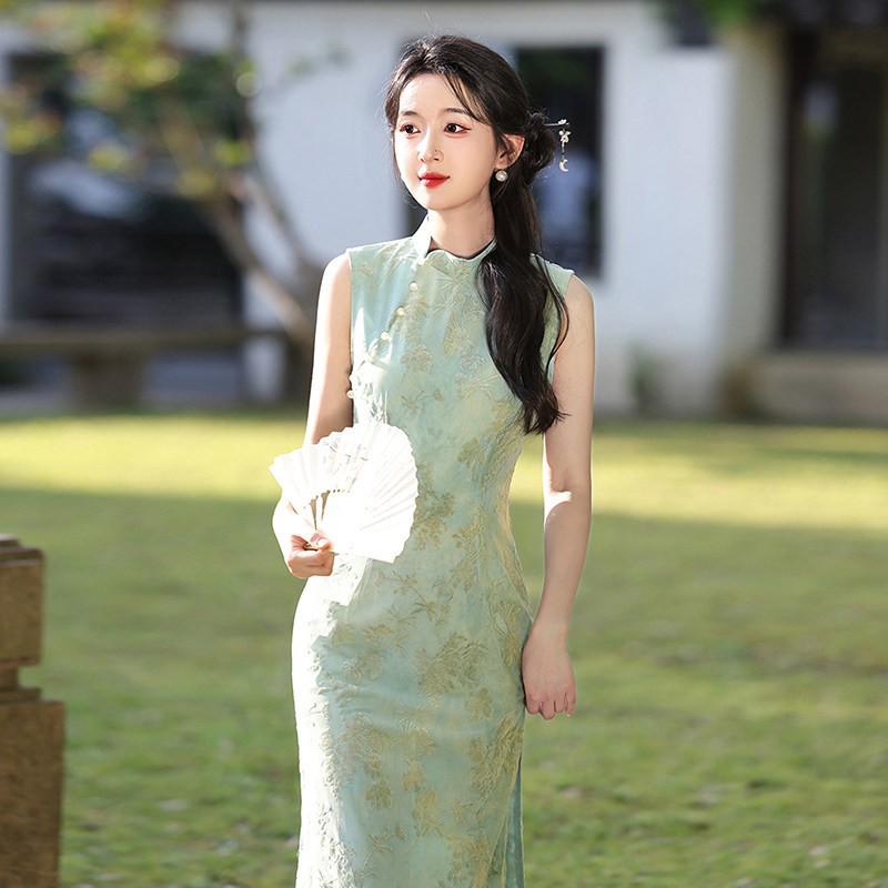 Elegant Green Sleeveless Modern Cheongsam Dress Long Length Low Slit Stand Collar Retro Style Women 2026