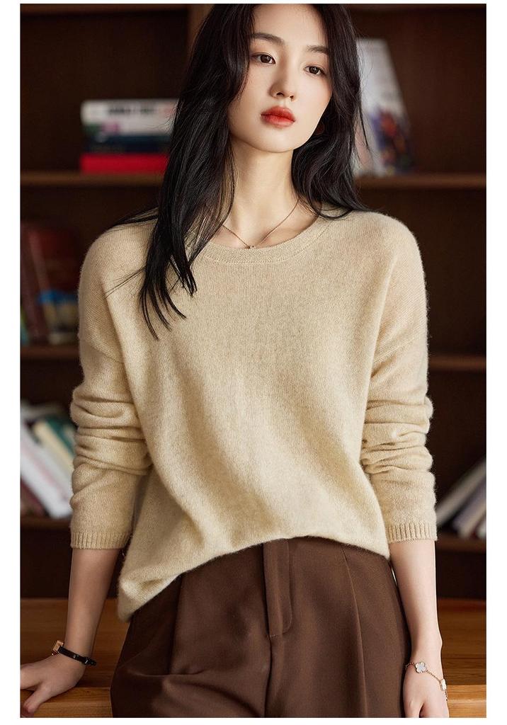 2025 Early Autumn Women's Pure Wool Round Neck Knit Sweater - Loose, Versatile, Slimming Base Layer Top