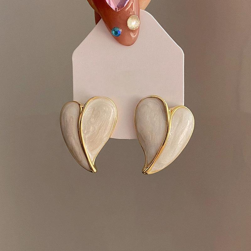 2023 New Fashion Trend Unique Design Elegant and Exquisite White Love Earrings For Women Jewelry Wedding Party Premium Gift