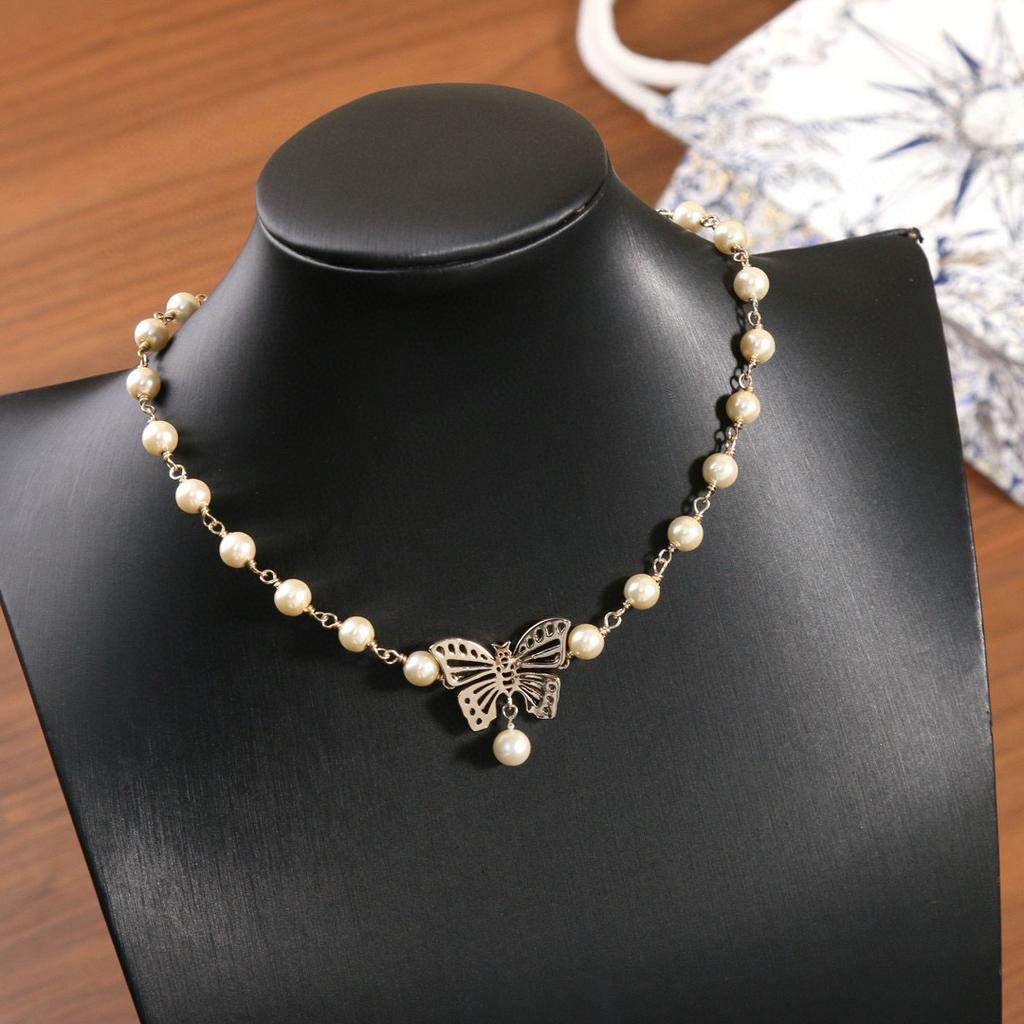 New Hot Brand Vintage Women's Necklace Luxury Jewelry For Women Fashion Butterfly Type Designer Pendant Pearl Chain Choker