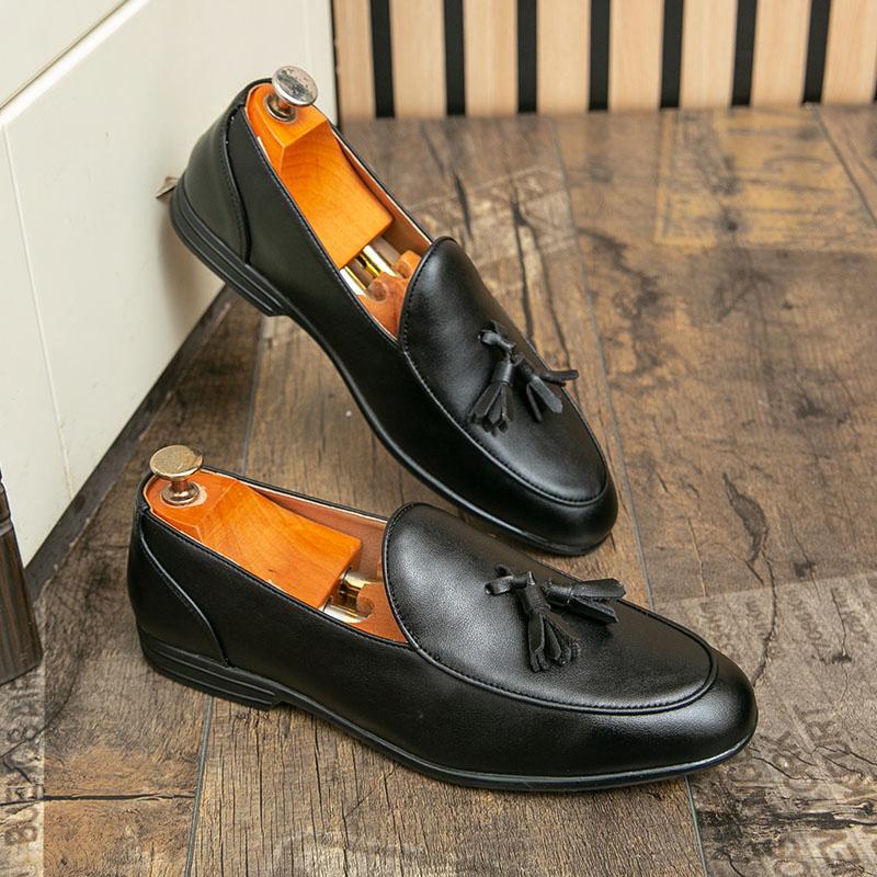 Popular Men Tassel Shoes American Fashion Brand Small Leather Shoes British Business Travel Social Shoes Sizes 38-47 Men Shoes