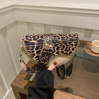Niche Design Simple Saddle Bag Trendy Versatile Small Square Bag Wide Shoulder Strap Leopard Print Shoulder Messenger Bag 2025
