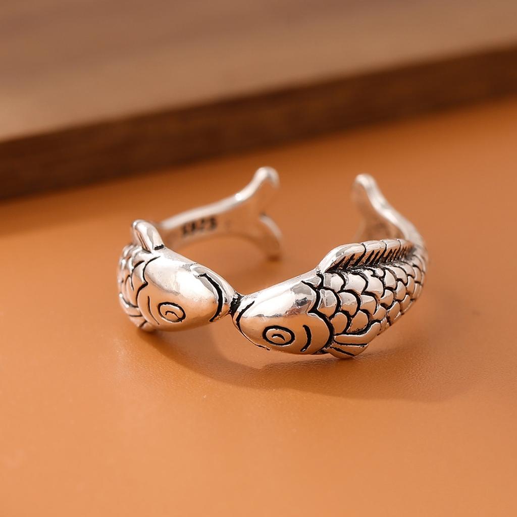 Neuer Retro 925er Sterlingsilber Schmuck Thai-Silber Mode Kleiner Goldfisch Fische im Zeichen der Fische Küssendes Tier Elegante Öffnungsringe R143
