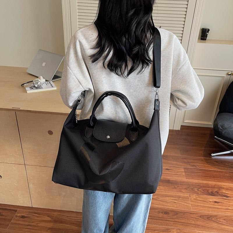 Large capacity short-distance travel bag men's simple fashion versatile tote bag letter shoulder handbag women go out