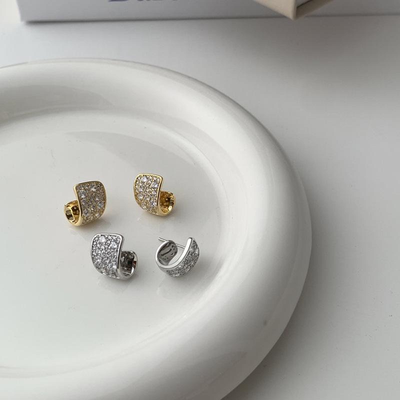 Luxury Sparkling Petite Diamond Earrings for Women - 2023 High-End Niche Design Studs